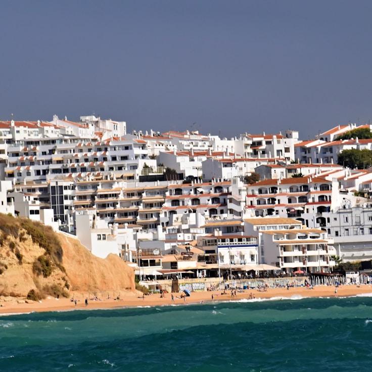 Family terraces and cafés for calm evenings in London